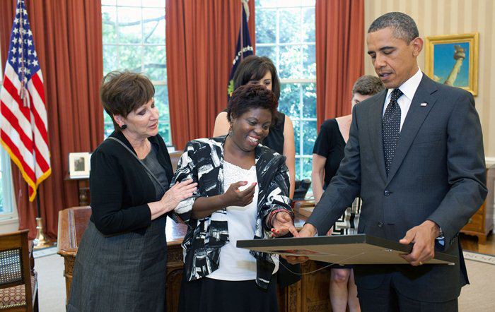 Lois Curtis presents President Obama with a picture.