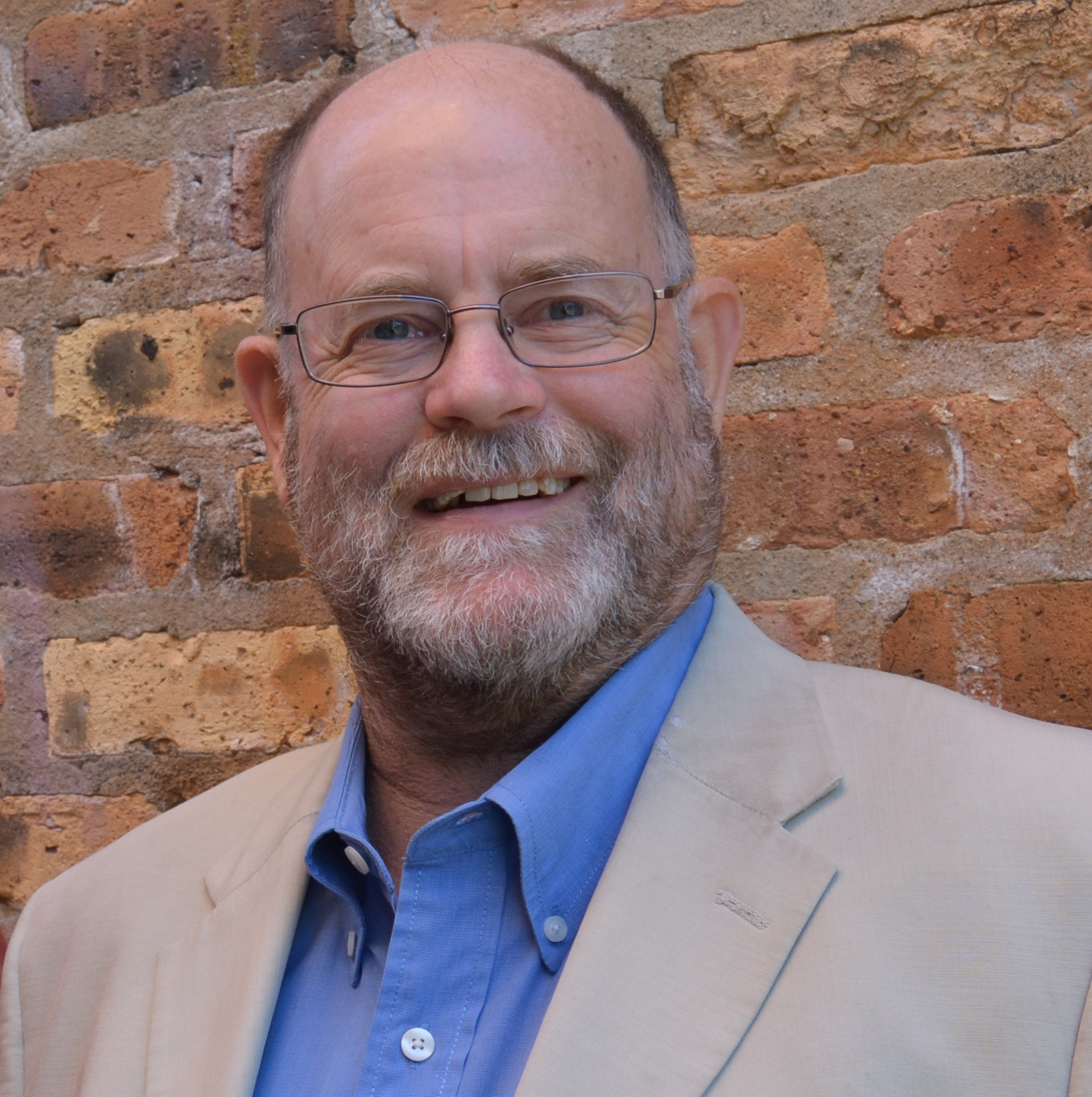 Headshot of Alan Mills.