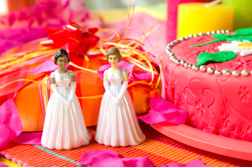 Two women models (cake toppers), and a wedding cake
